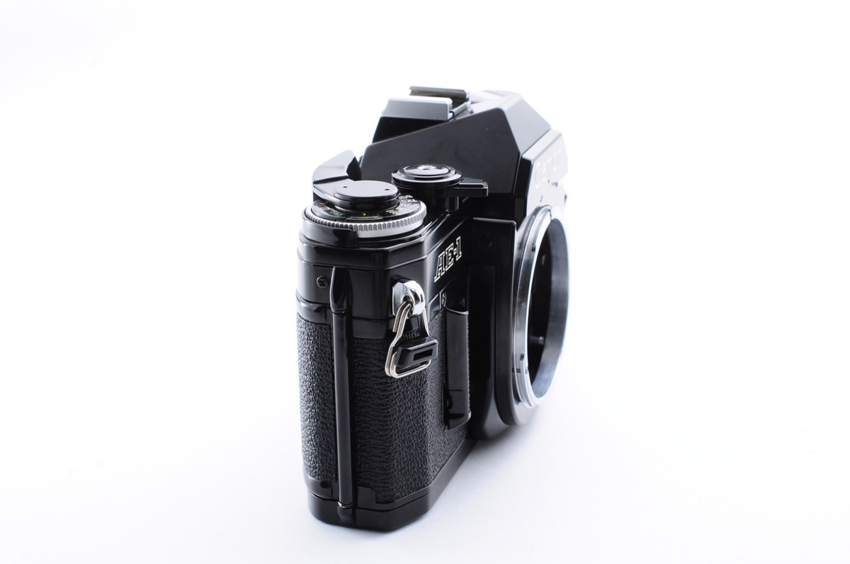 Canon AE-1 Black / Lens New FD 35-70mm f/3.5-4.5 Exc+5 SLR Y3028