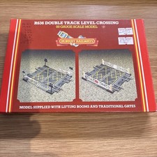 Hornby R636 Double Track Level Crossing OO Gauge Complete + Boxed