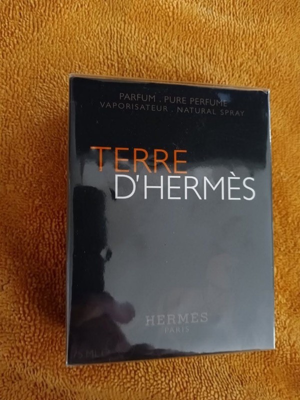 Terre D'Hermes by Hermes. Paris. 2.5 oz Pure Parfum Spray for Men. Sealed.