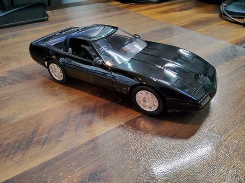 CHEVROLET CORVETTE ZR-1 cabriolet 1992 bordeaux violet 1/18 MAISTO voiture minia