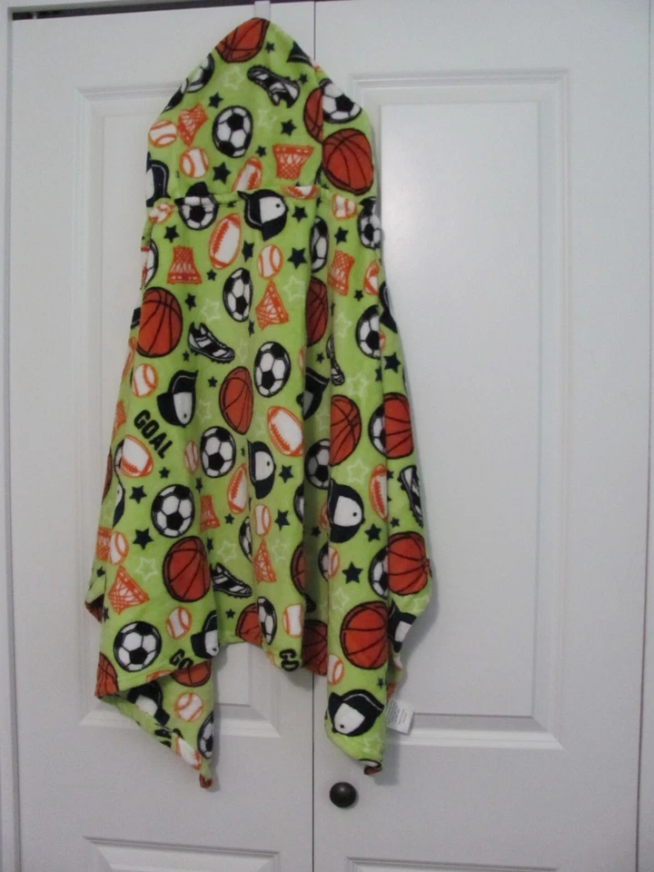 NUEVO SIN ETIQUETAS TALLA ÚNICA PARA LA MAYORÍA DE LOS NIÑOS TIRO CON CAPUCHA (50" W X 25" L) ~~ TEMA DEPORTIVO Foto 3 de 3