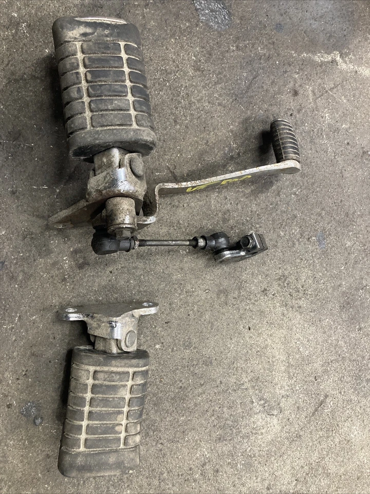 Honda Shadow 500 VT500C VT 500 1983 1984 reposapiés delantero juego de palancas cambio Foto 2 de 3