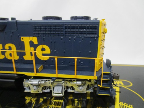 Atlas Gold HO Scale Santa Fe EMD GP38 Diesel Locomotive #2326 NOS DCC Sound - Picture 10 of 12