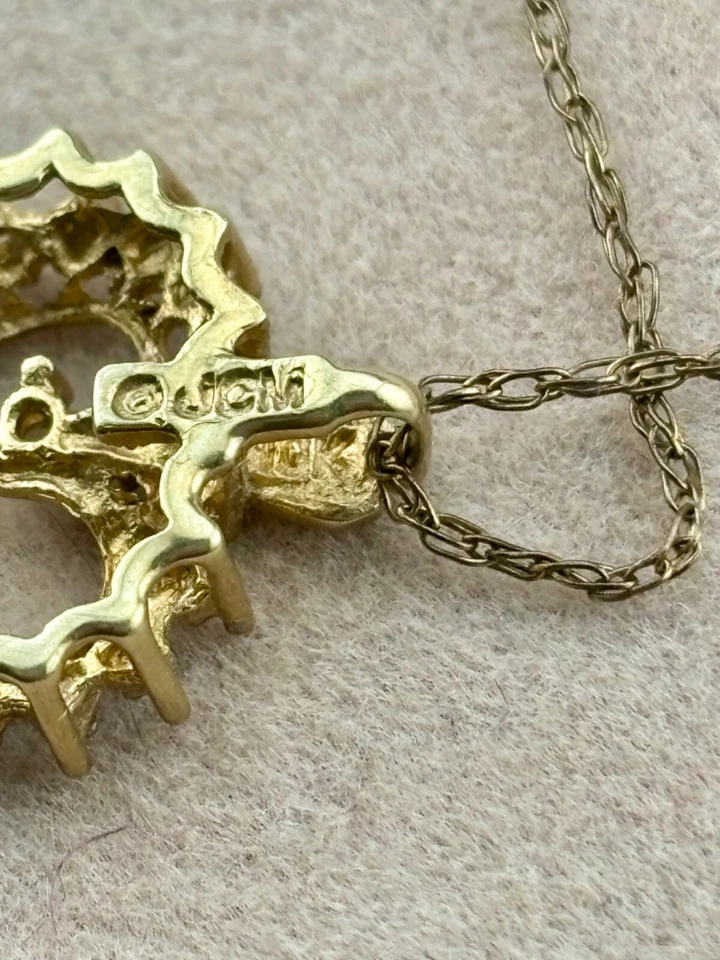 Collar de cadena colgante de diamantes con corazón de oro amarillo de 10k firmado JCM 2 gramos Foto 4 de 4