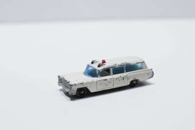 Ambulance Cadillac Matchbox Series No 54 S&S - Miniature Diecast 1:64, Vintage 1960s