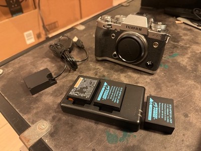 Fujifilm X-T3 26.1MP 4K/60 Mirrorless Camera (3 batts, charger, USB dummy batt)