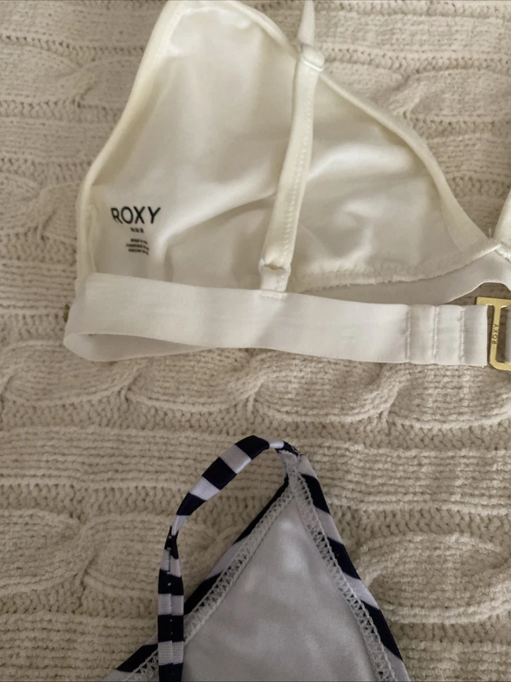 Lote 2 Bralettes Mujer Roxy Blanco. Raya negra sin marca Med Foto 3 de 4