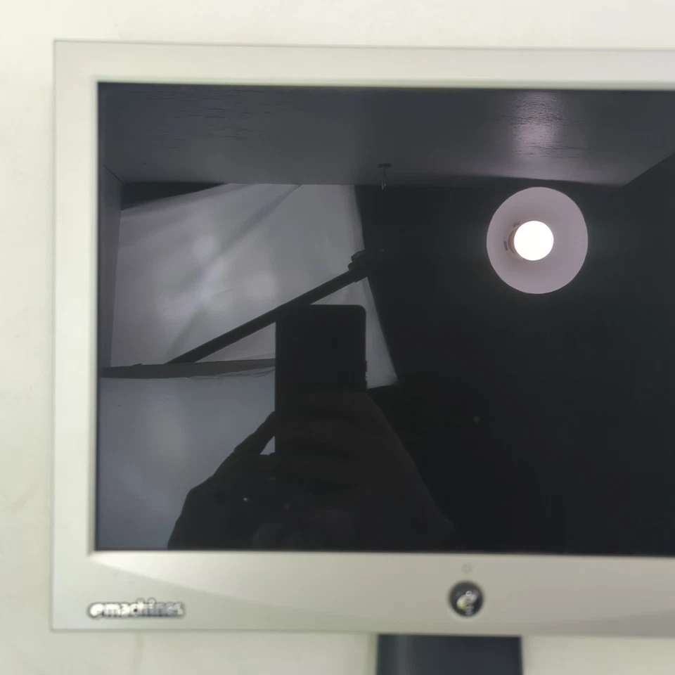 eMachines E15T4W PC/Desktop Monitor w/ Power Cord & Stand 500PW 15.4" 7010644R - Image 3 of 4