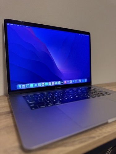 modèle 3D de MacBook Pro 15 pouces - 1447101