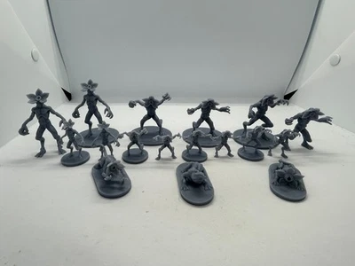 Stranger things Demogorgon and Demodog table top figures D&D