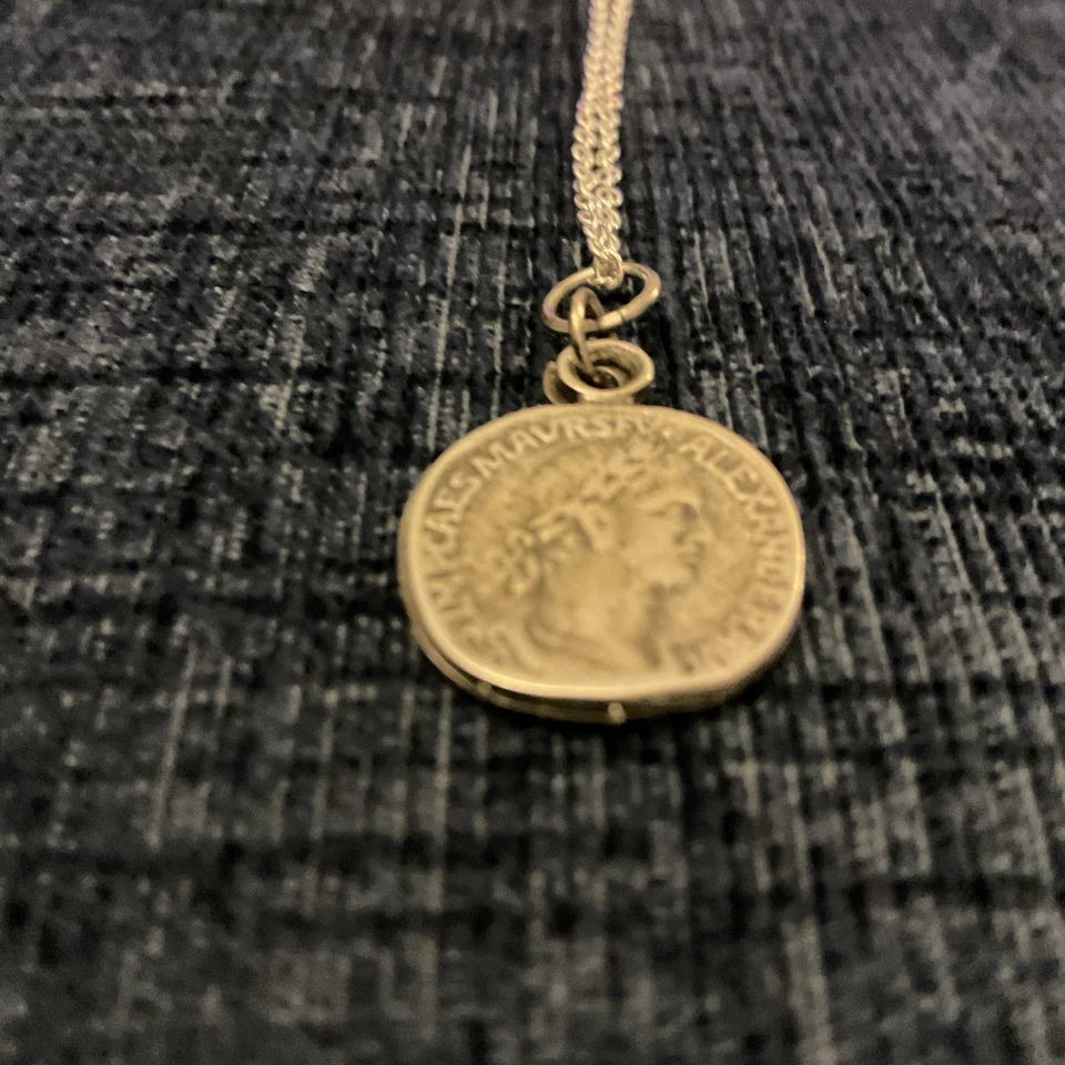 Very Old Silver Coin Says Lmpcaesmavrstv.alexander Au On 18 Inch Chain Silver - Image 2 of 4