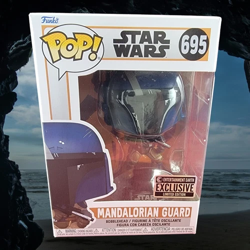 Mandalorian guard entertainment earth  funko # 695 (nib)With Pop Protector 