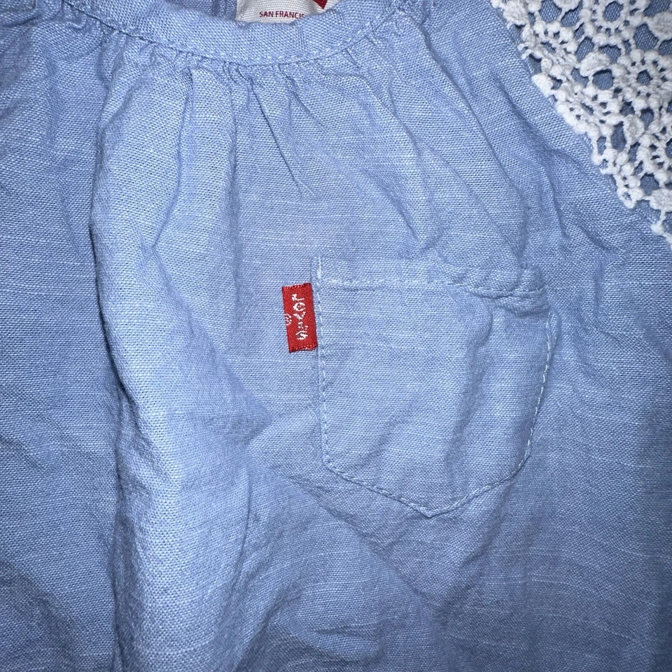 VESTIDO DENIM LEVI’S - LOGO LAVADO CLARO Cambray AZUL Y Blanco Crochet Niñas TALLA 5 Foto 2 de 4