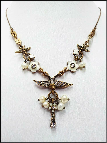 DE COLECCIÓN NUEVO COLLAR CADENA ORO PEREGRINO ESMALTE FLORES CRISTALES GOLONDRINAS PERLAS Foto 2 de 3