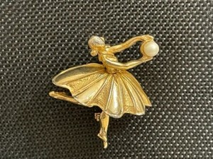 Authentic Vintage Gold Plated Ballerina Holding a Faux Pearl Brooch (#57)