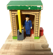 Thomas  Friends Wooden Railway Conductor Shed 5 Vintage 2001
