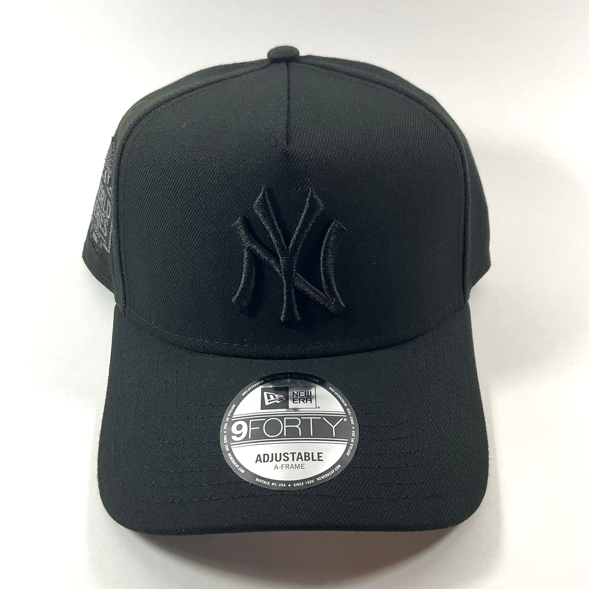 New Era NY Yankees Exclusive TRIPLE BLACK 9FORTY A-Frame Snapback