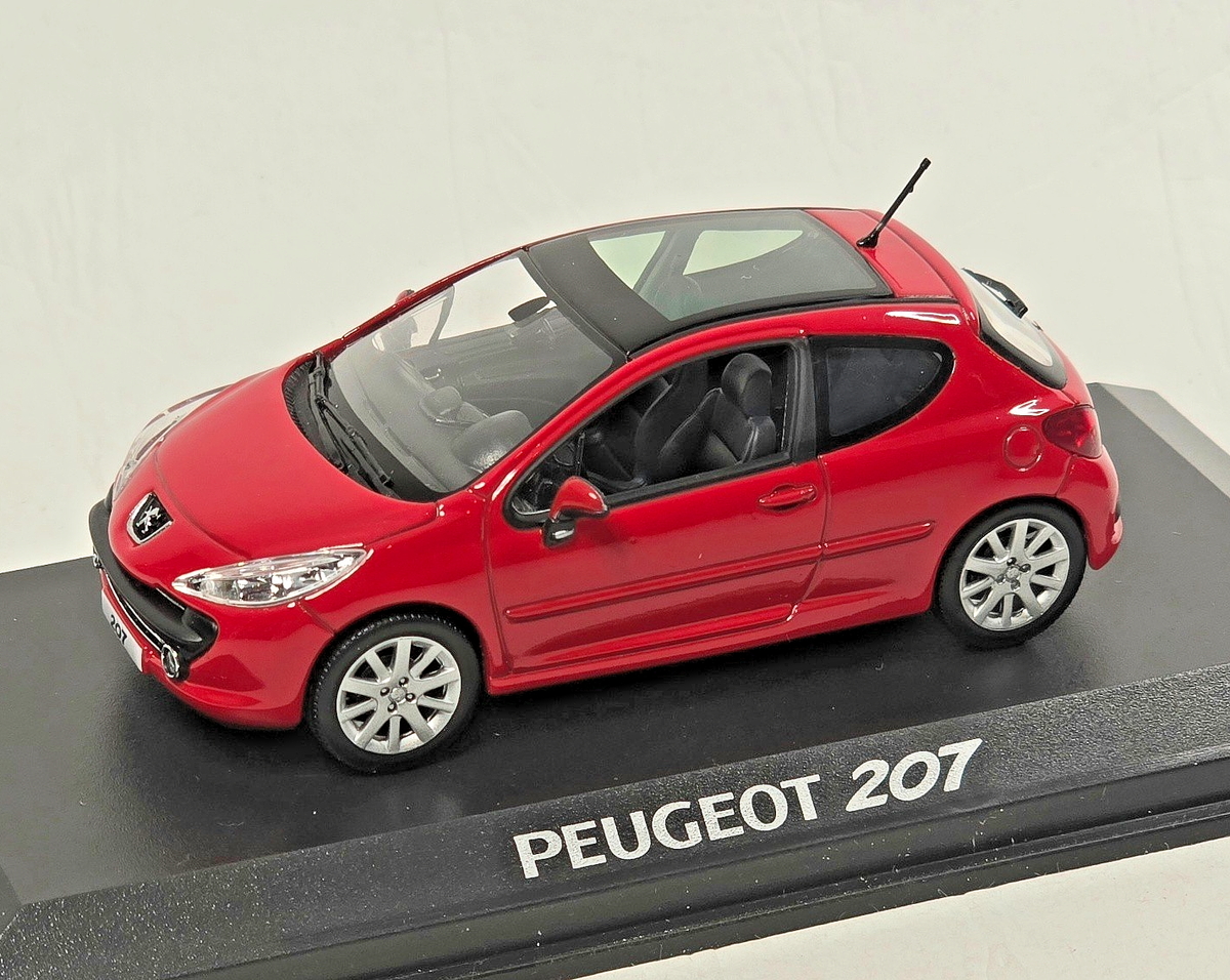 Norev Peugeot Rifter Feuerwehr Modellauto 1:43 - Rotes Sammlerstück Metall