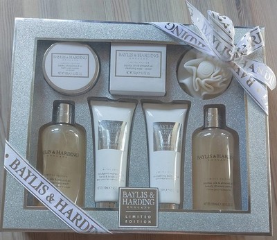 Baylis & Harding  Verwöhn-Geschenkset mit Jojoba, Seide und Mandelöl