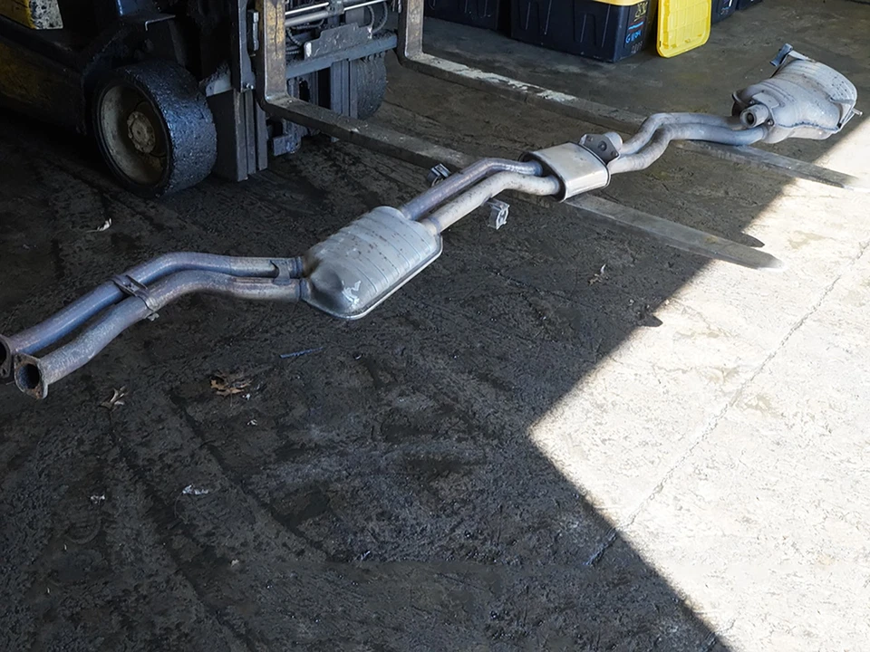 01-06 BMW 330Ci E46 Convertible Exhaust Muffler Silencer Resonator 7502553 OEM - Image 1 of 4