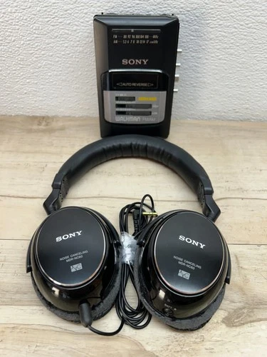 Vtg Sony Mega Bass WM-AF50 Radio Cassette Player Walkman & Sony Headphones Read