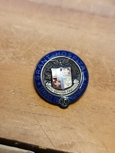 1890-1930 ENAMELED STERLING SILVER GRANT HOSPITAL 10 YEAR PIN