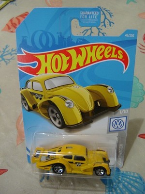 Hot Wheels Volkswagen Series Yellow MOONEYES VOLKSWAGEN KAFER RACER #1/10