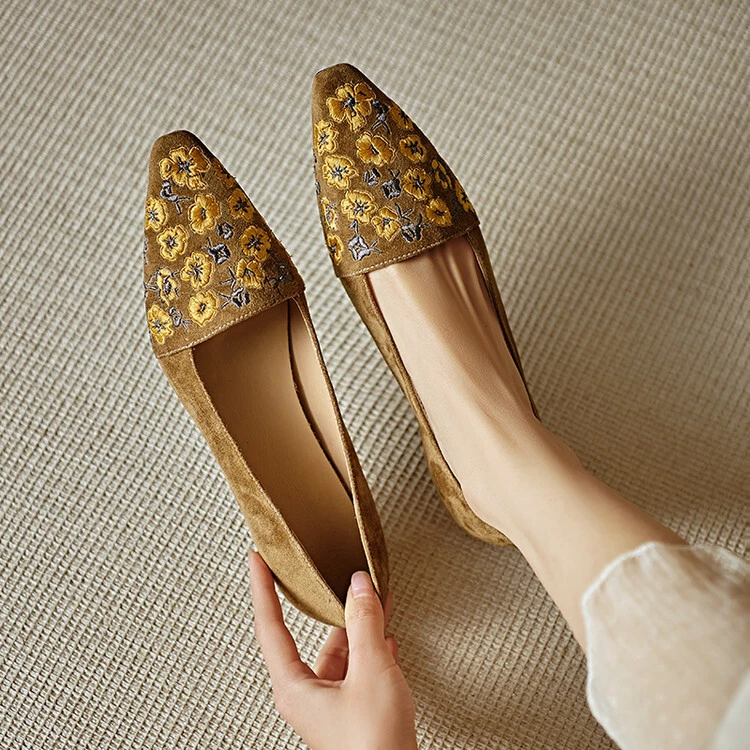 Zapatos planos sin cordones de cuero de gamuza real bordados florales con punta en punta para mujer Foto 4 de 4