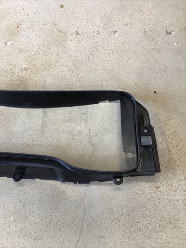 New Old Stock Genuine GM Front Grille Baffle Part #84073557. - Picture 3 of 10