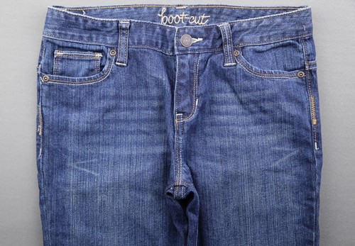 Girl's 2010 Old Navy Mid Rise Boot Cut Jeans Medium Wash 5 Pocket Size 1 (27x30) - Picture 2 of 8