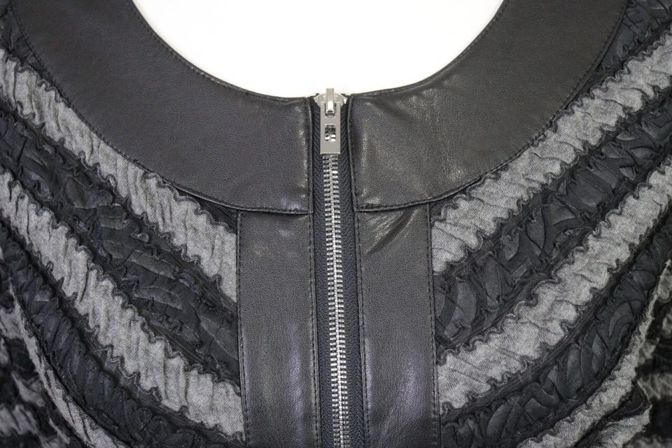 Chaqueta corta Joseph Ribkoff de cuero negro a rayas con volantes cremallera completa EE. UU. 10 Foto 3 de 4