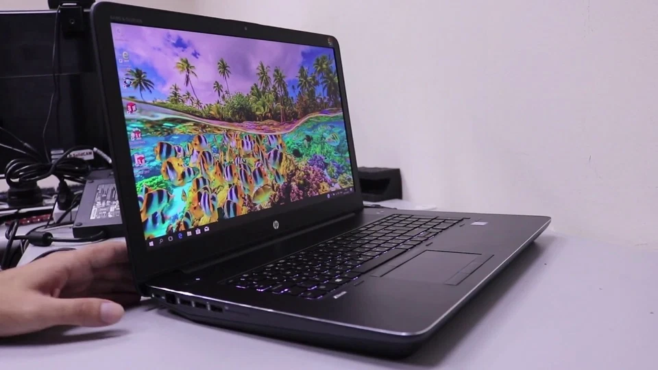 HP ZBook 17 G4 DREAMColor Xeon-Quad 6TB (NVMe + SSD) 64GB 17.3" 4K P5000 16GB - Image 3 of 4