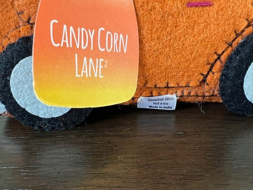 NUEVO CON ETIQUETAS Candy Corn Lane HALLOWEEN FIELTRO FANTASMA Familia Niños Conducir Calabaza Coche (shv4) - Imagen 4 de 5