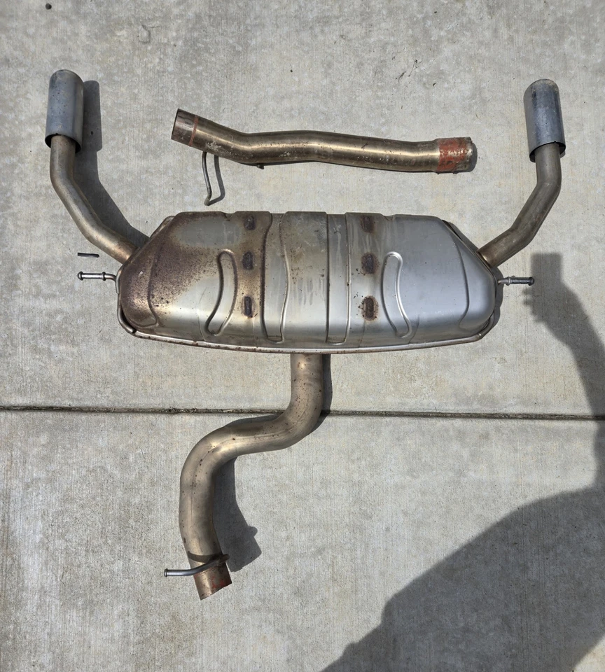 AUDI A3 2015-2019 2,0 L L4 OEM CATBACK SILENCIADOR DE ESCAPE Foto 2 de 2