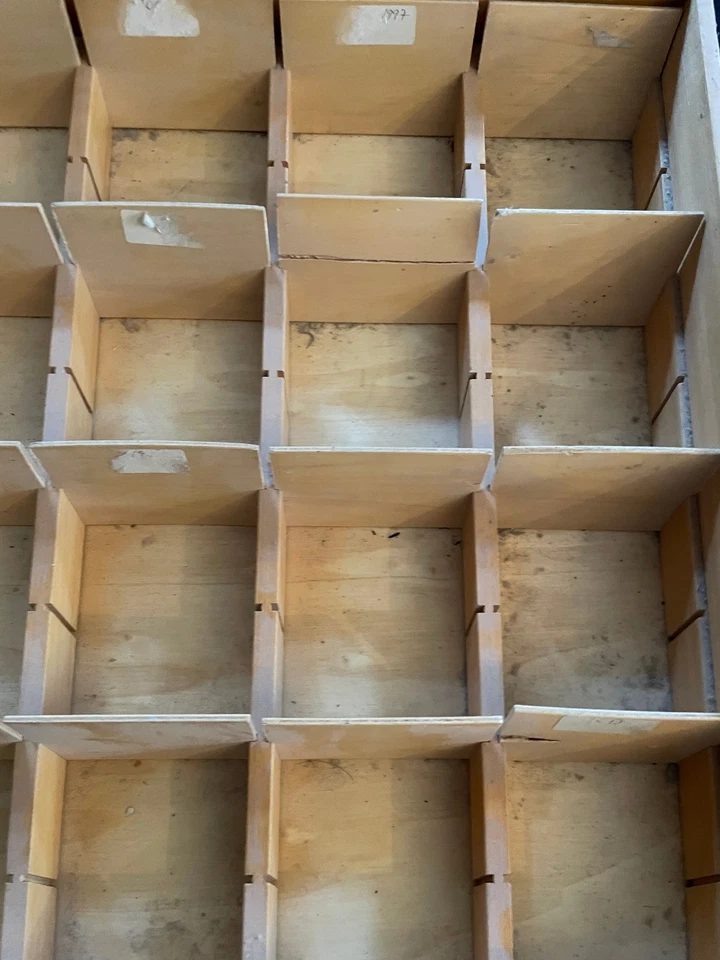 gebrauchter sortierkasten , holz schreiner anfertigung. 34 fächern 60x72 cm - Bild 3 von 4