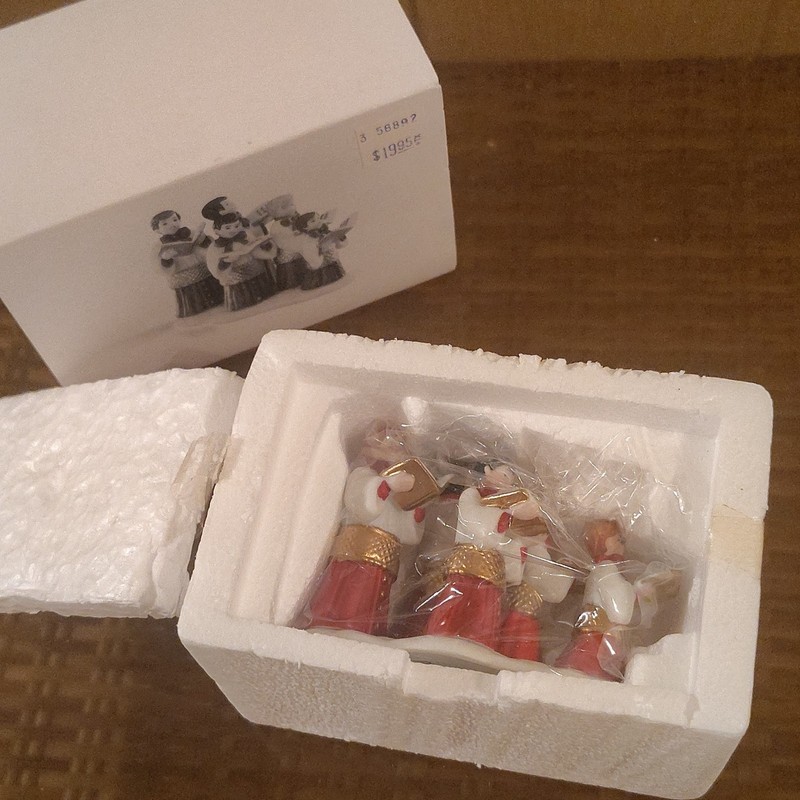 Department 56 Heritage Village Choirboys All-In-A-Row Handpainted Boxed #5889-2