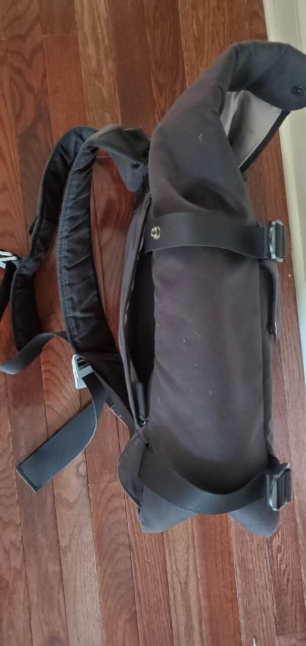 BlueLounge messenger laptop large backpack; black; rare; pre-owned image 7