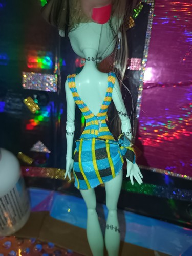Monster High Frankie Stein Gloom Beach - Picture 4 of 17