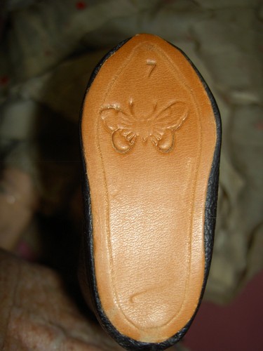French antique bisque DEP 6 (Jumeau) doll, pierced ears, wood body, signed shoes - Picture 11 of 12