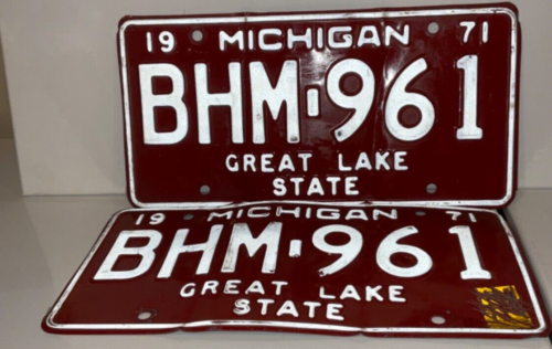 1971 1972 Michigan License Plate PAIR #BHM-961 man cave decor red - Afbeelding 1 van 1