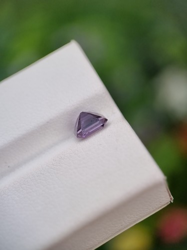 Piedra espinela púrpura natural suelta facetada sin tratar de Afganistán - Imagen 3 de 4