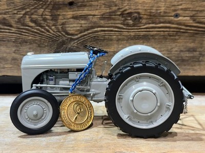 ERTL, Precision Series, 1939 Ford 9N Tractor, 1:16 Scale, Diecast