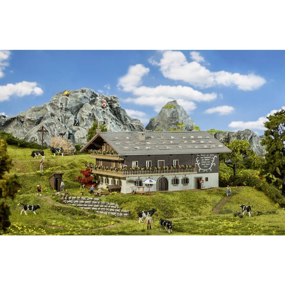 Faller 130553 H0 Grande Cour alpine : finissez votre décor de montagne réaliste