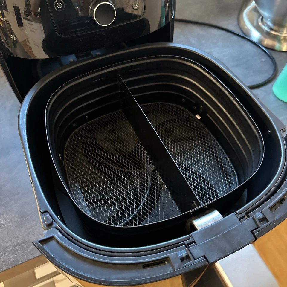 Philips Airfryer Heißluftfritteuse XXL, Schwarz, 7,3L mit Zubehör (HD9762/90), Foto 4 von 4