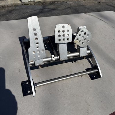 Fanatec Clubsport Pedals V2 selling a cheap because it needs some work