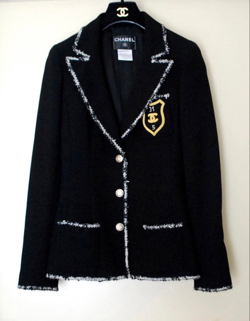 Chanel Purchased at an authorized domestic store Jacket designed to be worn by