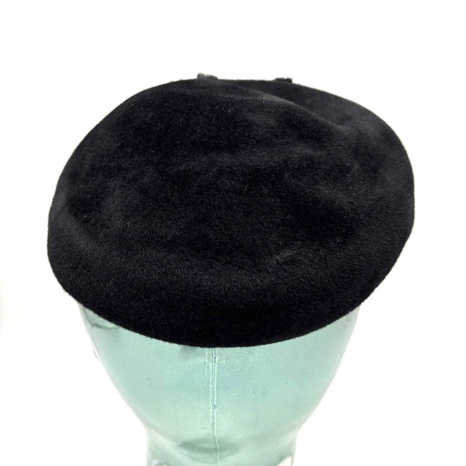 20 世纪 50 年代 Marshall Field & Co 黑色丝绒毛毡串珠装饰药盒帽子 20 英寸圆形 — 第 3/4 张图片