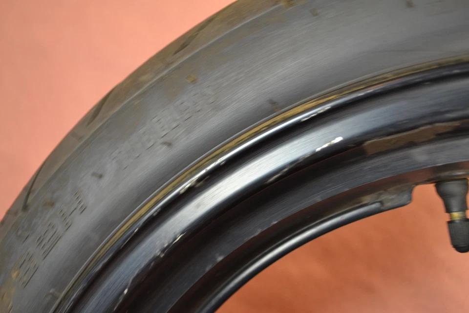 04-09 Llanta trasera SUZUKI GS500F GS 500 GS500 Foto 3 de 4