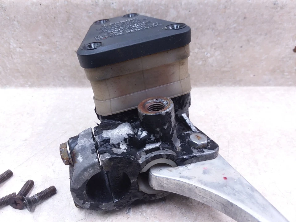 Насосы главного цилиндра переднего тормоза Kawasaki 400 KZ400 (KZ400B) 1979 VTG ANX-B155 - Изображение 3 из 4