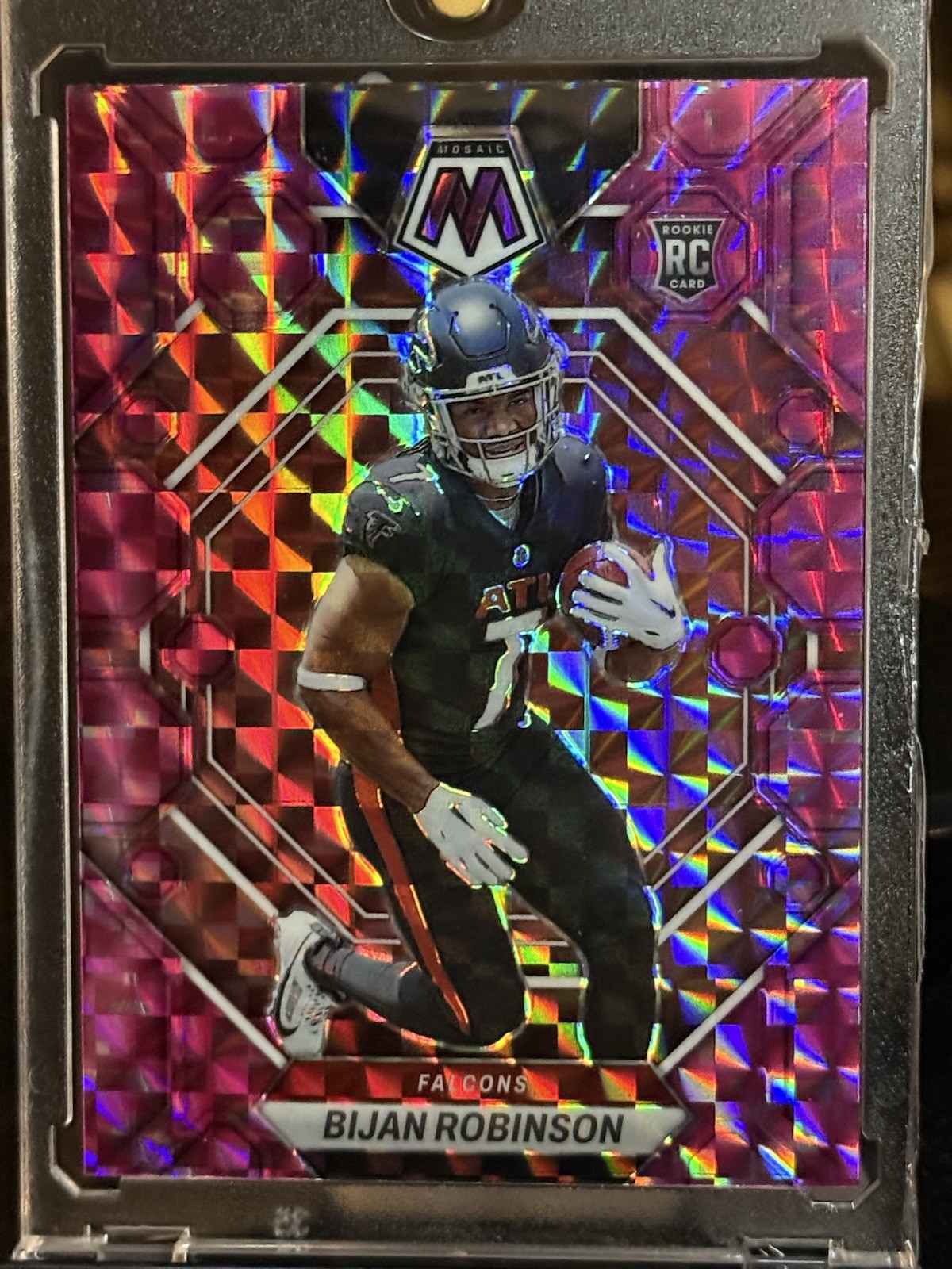 2023 PANINI MOSAIC #284 ROOKIES PINK CAMO MOSAIC PRIZM BIJAN ROBINSON (RC/SP)